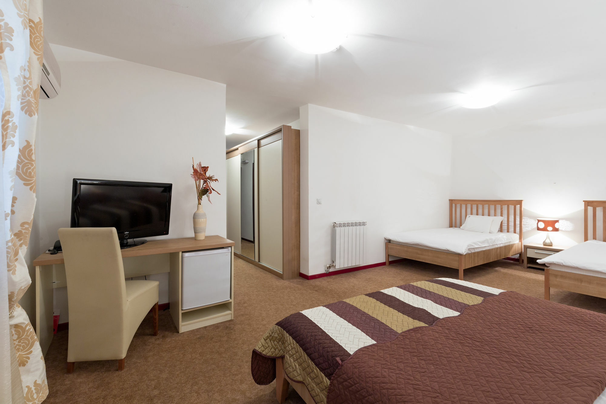 Garni Hotel Family Belgrad Exterior foto